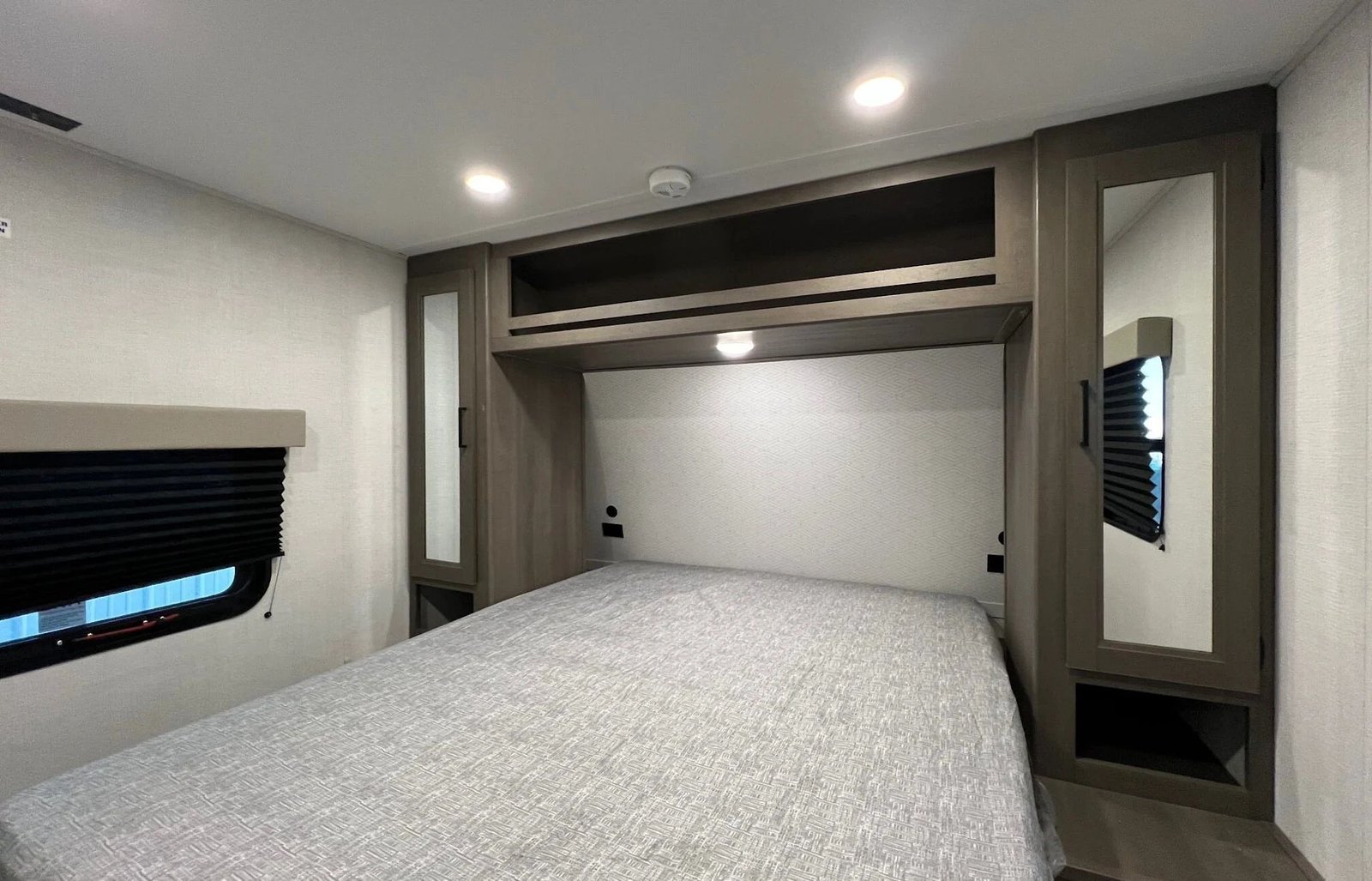 2026 grand design transcend xplor 26bhx interior side main bed view