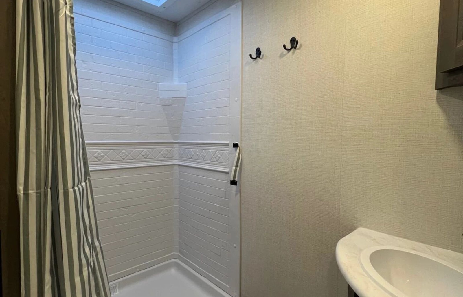 2026 grand design transcend xplor 26bhx interior side showe view