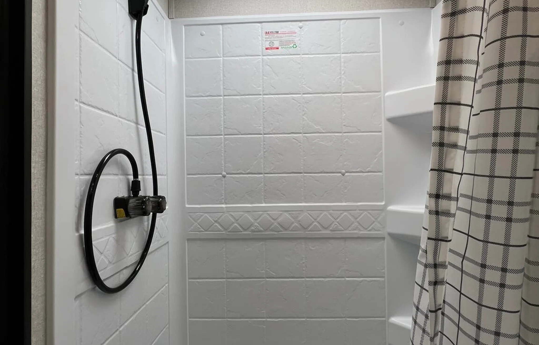 2026 Jayco Jay Flight SLX 321BDS Interiror main bath view