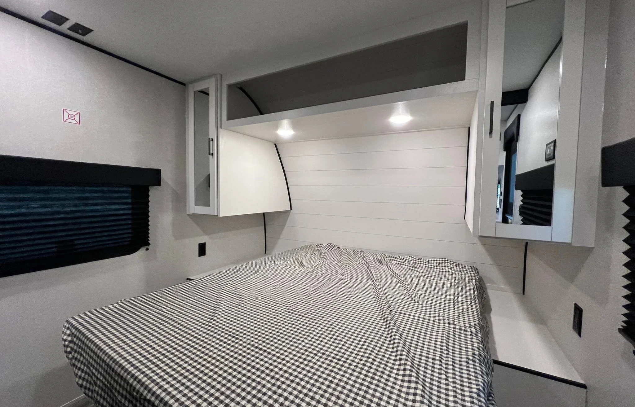2026 Jayco Jay Flight SLX 321BDS Interiror main bedroom view