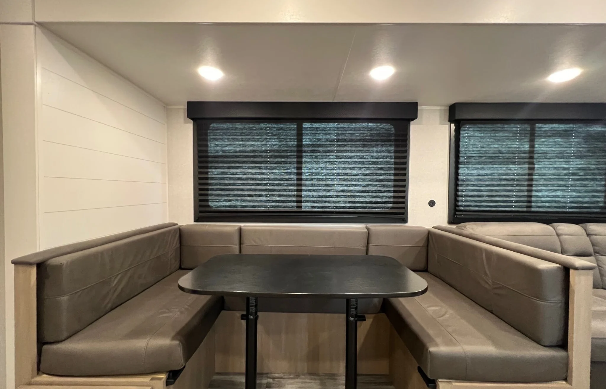 2026 Jayco Jay Flight SLX 321BDS Interiror main salon view