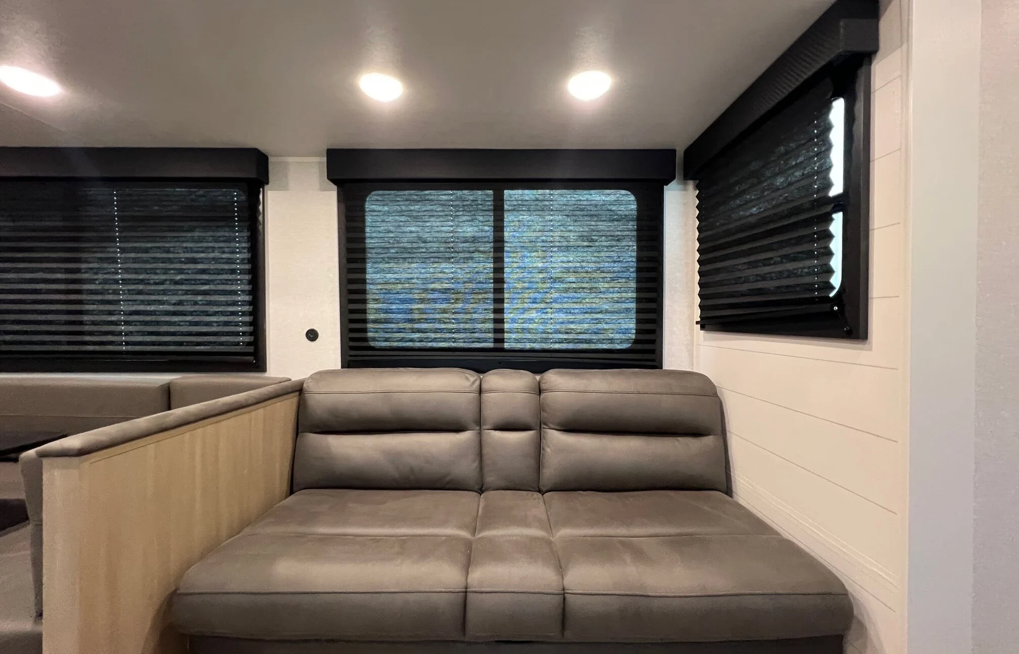 2026 Jayco Jay Flight SLX 321BDS Interiror salon bed view